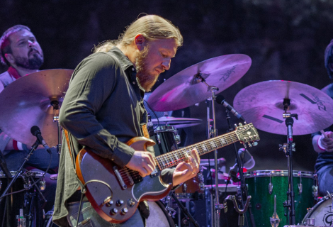 Derek Trucks probably doesn't take the bottleneck off his finger even in his sleep and his playing technique has reached absolute mastery. | Photo: Stuart Levine