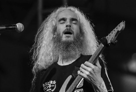  Guthrie Govan is proficient in all guitar techniques and his playing is extremely precise. | Photo: Double Head Music