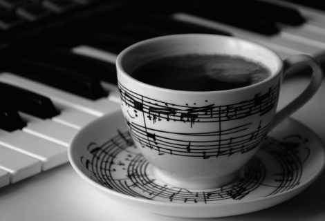 So, let's be honest: who does not have at least one mug with a sheet music pattern at home?| Photo: Lyudmila Izmaylova (flickr)