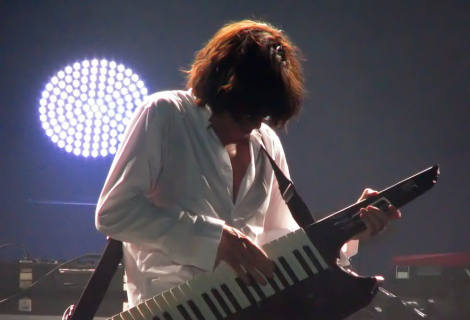  Jean Michel Jarre playing an AX-Synth | Photo: Zero Coool, Flickr (CC BY 2.0) 