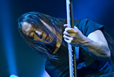 John Myung from Dream Theater doesn’t pretend to play bass, he actually can do it | Photo: Markus Hillgärtner, CC-BY-SA-3.0