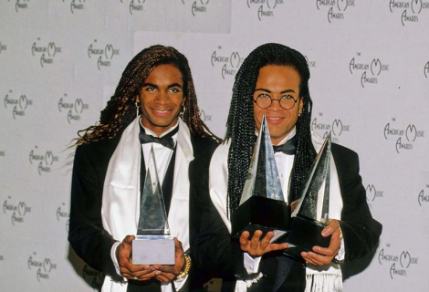 Milli Vanilli took it to the extreme in the nineties with a shameless complete playback where they didn't even sing. | Photo: Globe Photos / Mediapunch / Shutterstock