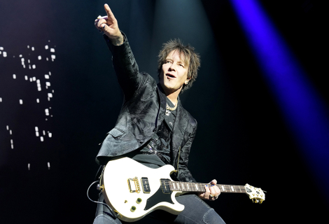 Ninety nine percent of the time Steve lets me figure out whatever I want to play. | Photo: Jane Stuart