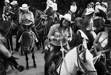 Colombian women. Near Medellín. | Photo: Matěj Ptaszek