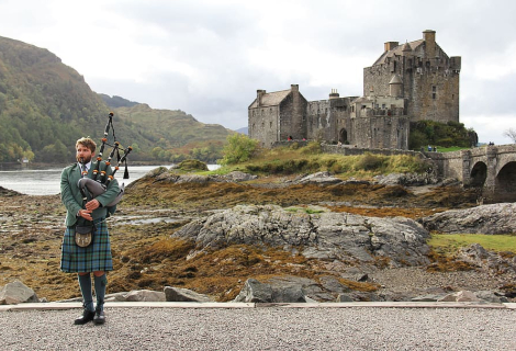 We assume that bagpipes come from Scotland, don't we? However, archaeological findings suggest that the Hittites were playing bagpipes as early as 1000 BC. | Photo: Wallpaper Flare