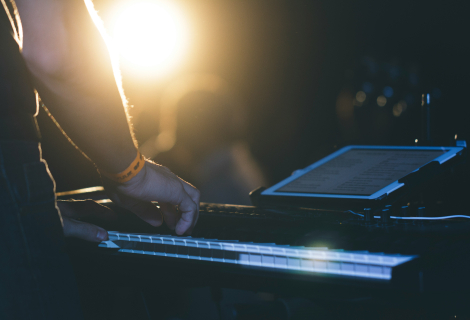 No more carrying around songbooks and performing from behind a wall of sheet music. You’d just look at the whole notation once and instantly memorize it as a kind of “visual map.” | Photo: Unsplash No more carrying around songbooks and performing from behind a wall of sheet music. You’d just look at the whole notation once and instantly memorize it as a kind of “visual map.” | Photo: Unsplash