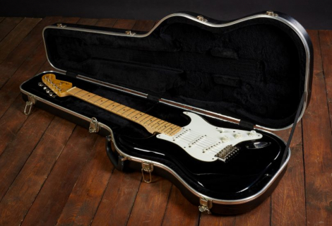 Eric Clapton's Signature model exemplifies the modern thinking of the era around Dan Smith | Photo: Kytary.cz Eric Clapton's Signature model exemplifies the modern thinking of the era around Dan Smith| Photo: Kytary.cz