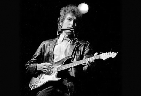 Bob Dylan going electric at the 1965 Newport Folk Festival | Photo: Creative Commons