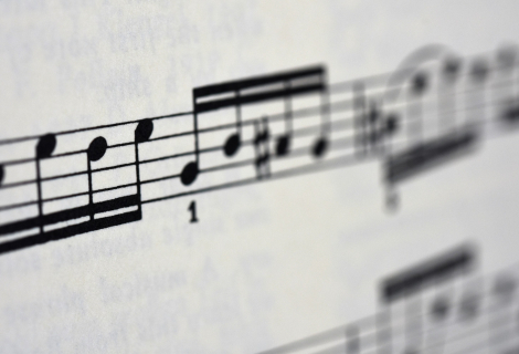 Not everyone is able to learn to read music. Even in music, there is dyslexia, where you simply can't translate a symbol on paper into the notes you play. | Photo: Mike Castro Demaria (Unsplash)