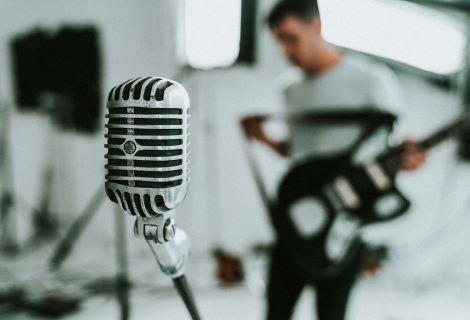 Isn't it actually liberating and, in fact, likeably egalitarian that if someone wants to, they can present their work publicly, regardless of how technically perfect it is or is not? | Photo: Daniel Chekalov (Unsplash)