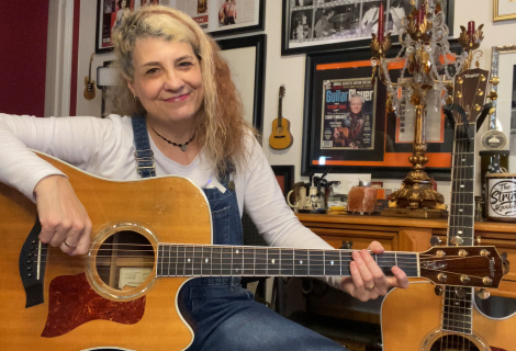 Janet Robin—fingerpicking with a driving bass