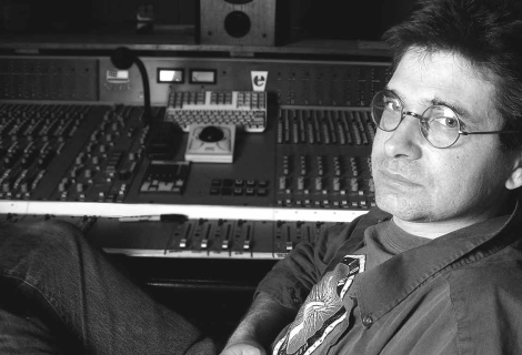 Steve Albini: "Find people who think like you and stick with them. Make only music you are passionate about. Work only with people you like and trust. Don't sign anything." | Photo: swench.net