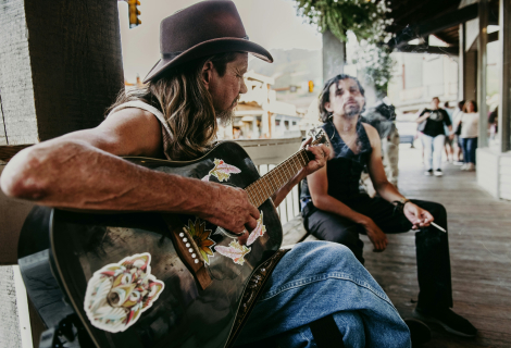 Blues is for true connoisseurs of life and has clearly defined rules. | Photo: Tim Mossholder (Unsplash)