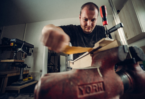 Neck sanding| Photo: Wolf Guitars archive